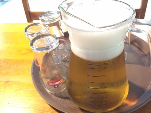 濾過された後の透き通ったビール