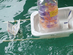 プラスチック容器をうまく使って、楽しい船ができました！！