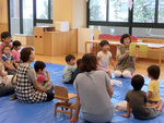 今日は7月7日の七夕。船の後は、織り姫と彦星の紙芝居を楽しみました