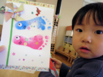 今月の制作「足形アートでこいのぼり」
